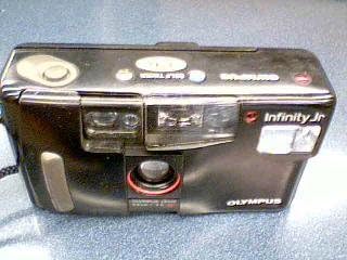 Olympus Infinity Jr 35mm Point and Shoot Film Camera w/ 35mm F3.5 lens. (Renewed)