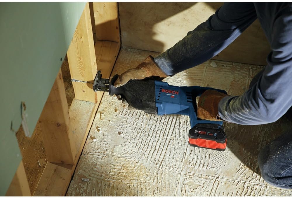 Bosch CRS180-B15-RT 18V 1-1/8-Inch D-Handle Reciprocating Saw Kit with CORE18V 4.0 Ah Compact Battery (Renewed)