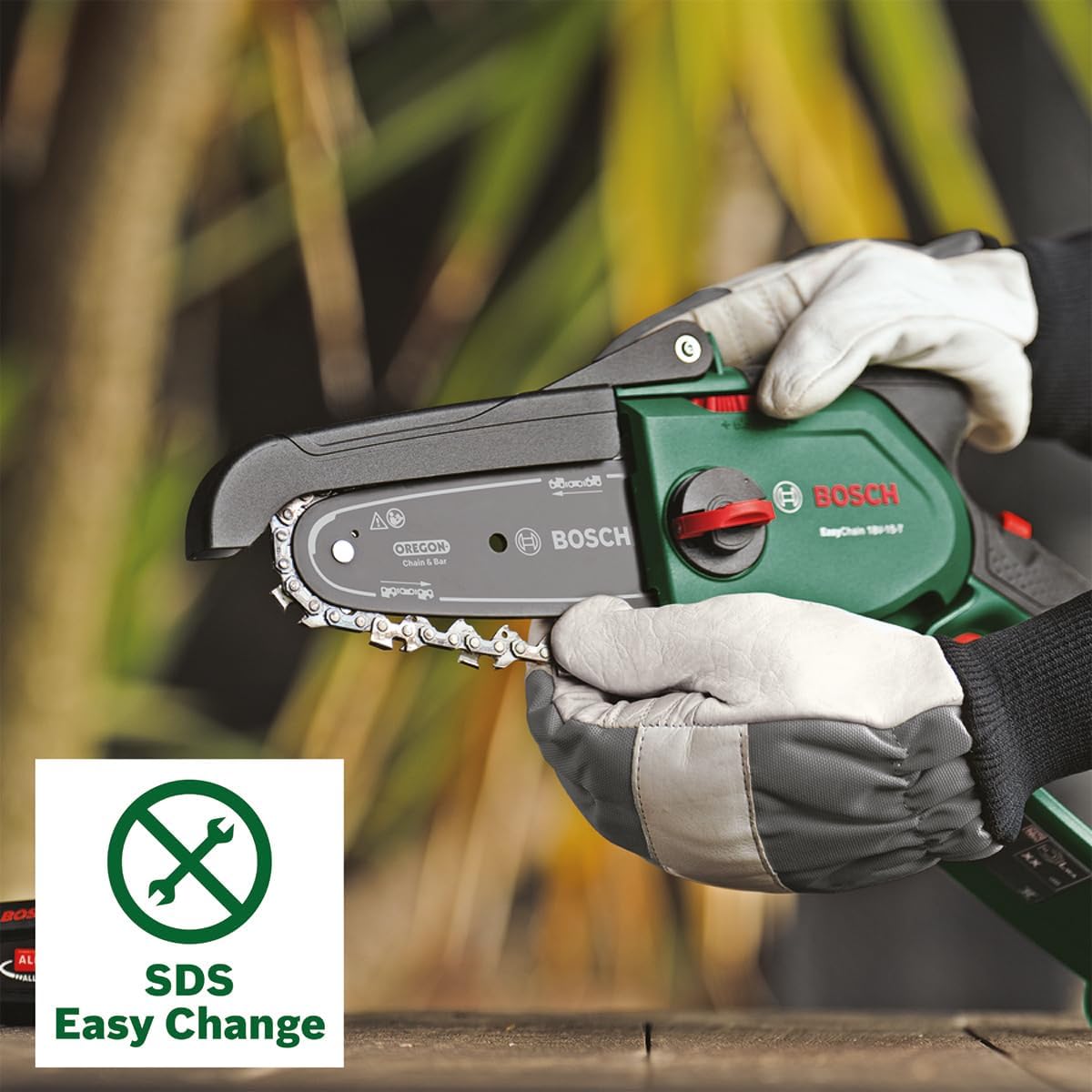 Bosch Home and Garden Cordless Compact Pruner Saw EasyChain 18V-15-7 (for Cutting Through Wood; 18 Volt System; Chain Speed: 6.95m/s; Without Battery)