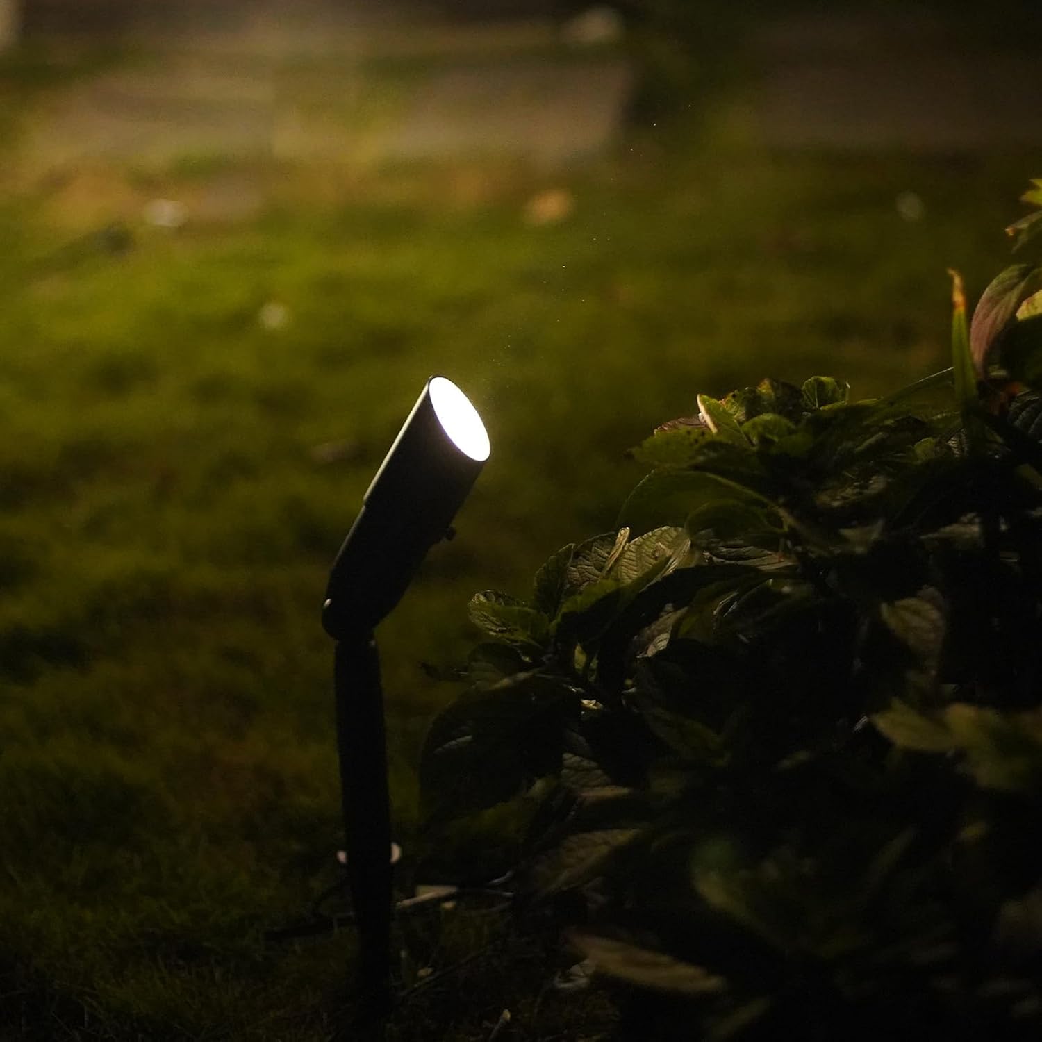 GOODSMANN Low Voltage Landscape Spotlights 20W 8PK Halogen Spot Lights 12V AC 176 Lumen Outdoor Landscape Lighting Kit with Connector and Metal Stake 3000K Warm White for Garden, Lawn, Walkway