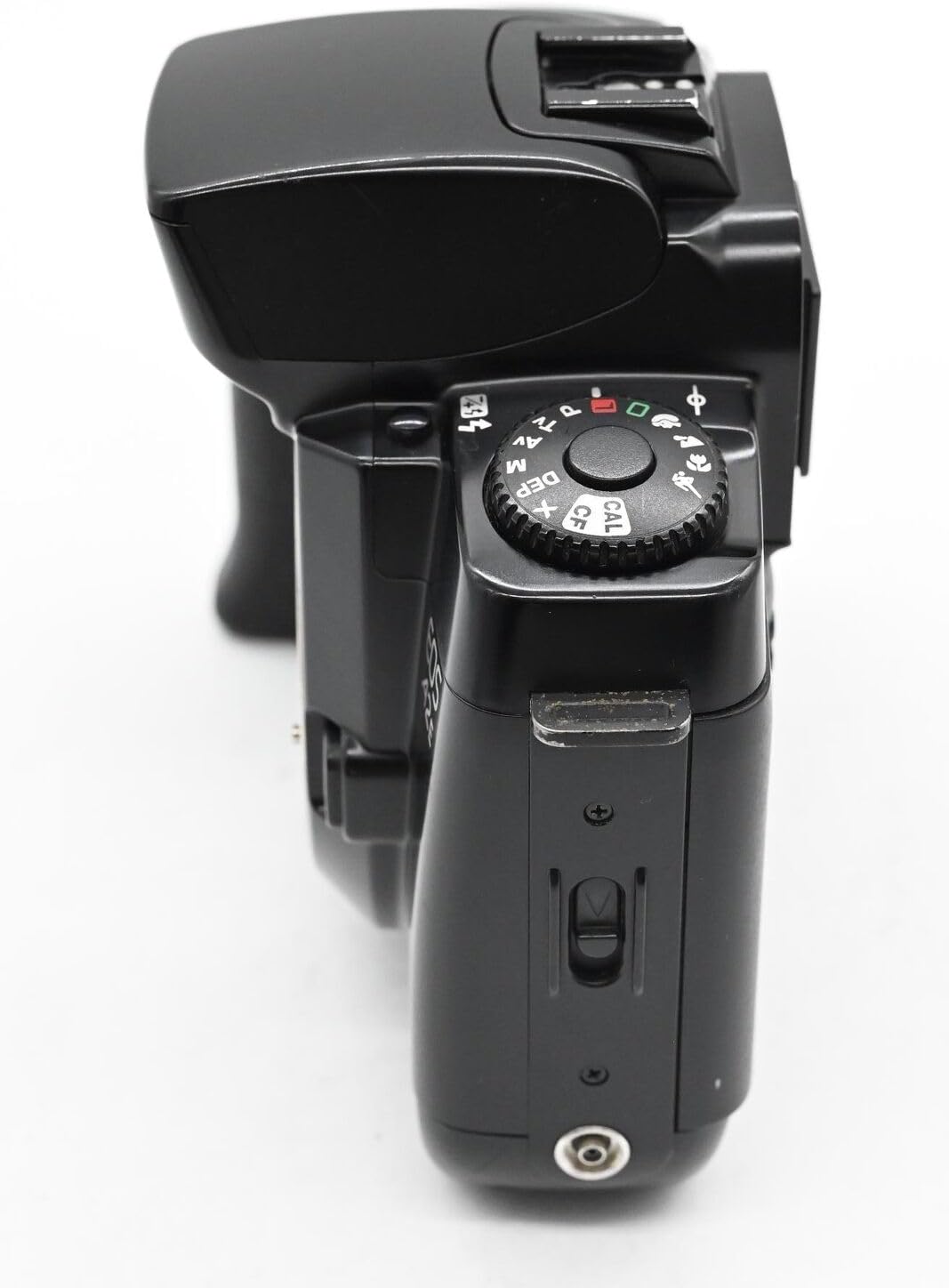 Canon A2e 35mm SLR Film Camera Body Only, utilizes a Canon EF lens Mount system and Color/B&W 35mm film (Renewed)