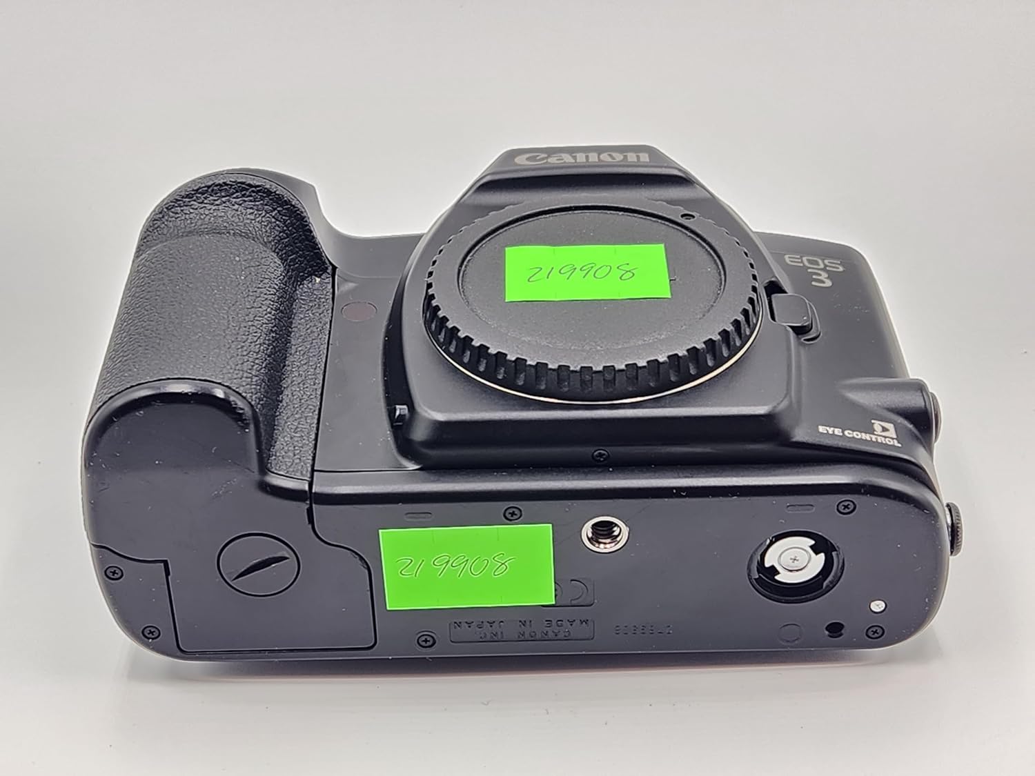 Canon EOS-3 35mm SLR Camera (Body Only)