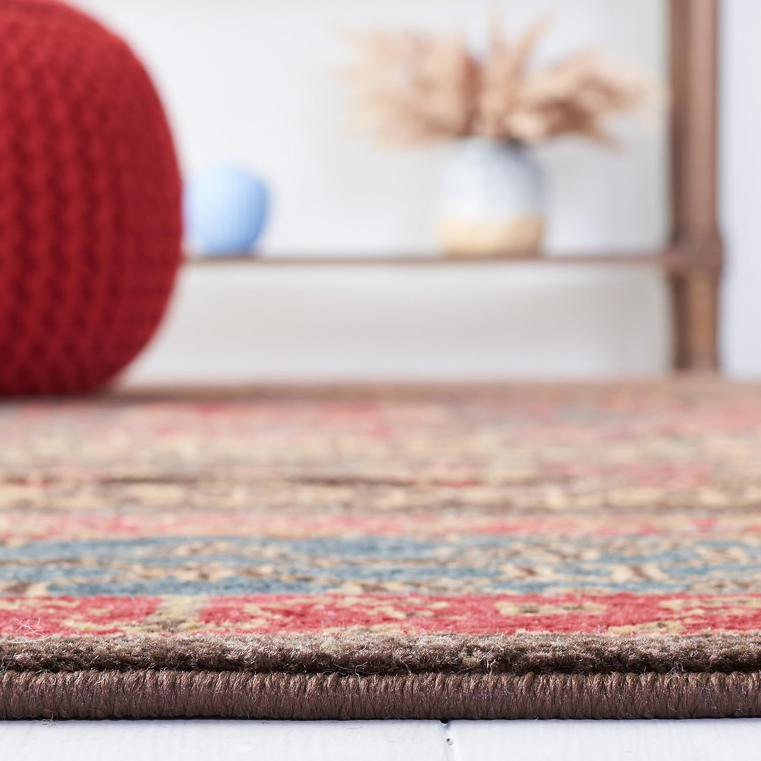 SAFAVIEH Mahal Collection Area Rug - 9' Round, Navy & Red, Traditional Oriental Design, Non-Shedding & Easy Care, Ideal for High Traffic Areas in Living Room, Bedroom (MAH620C)