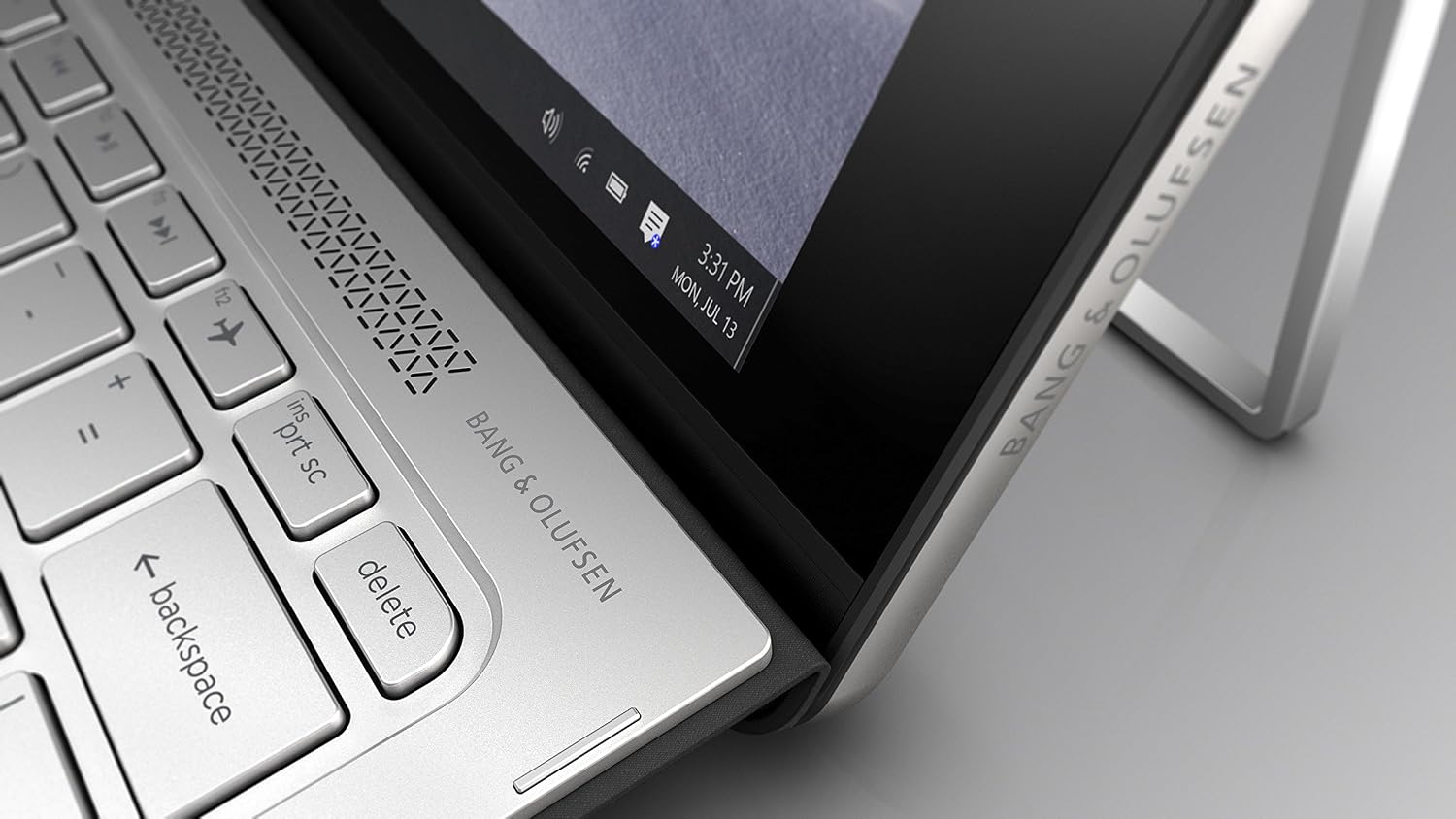 HP Spectre X2 Detachable 12-a008nr (Intel Core M3-6Y30DC, 4GB RAM, 128GB SSD, Touch Screen) with Windows 10