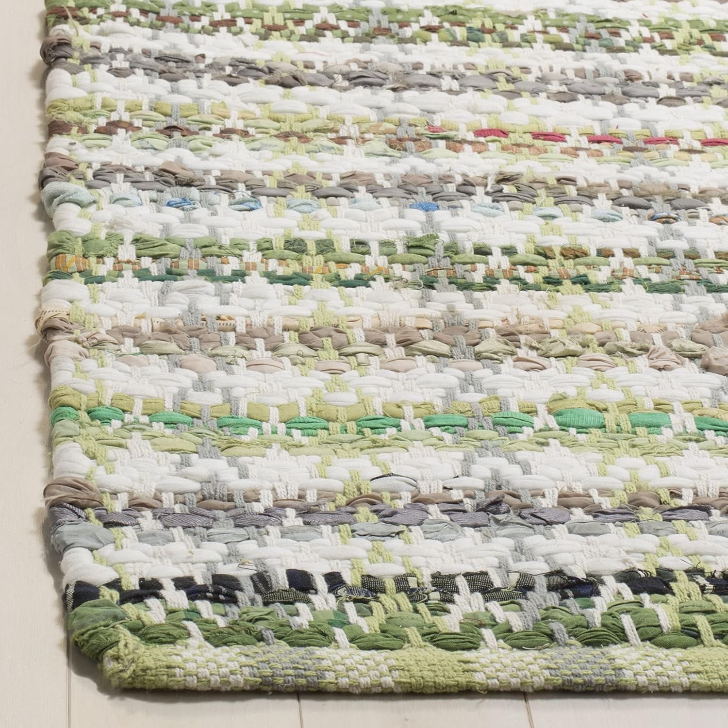 SAFAVIEH Montauk Collection Area Rug - 5' x 8', Green & Multi, Handmade Cotton, Ideal for High Traffic Areas in Living Room, Bedroom (MTK950G)