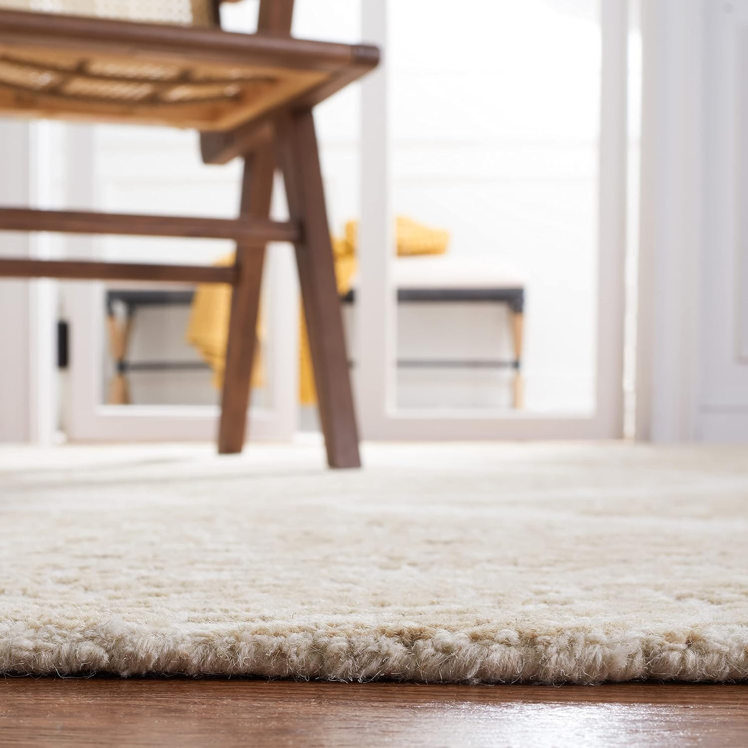 SAFAVIEH Abstract Collection Accent Rug - 2' x 3', Ivory & Beige, Handmade Wool, Ideal for High Traffic Areas in Entryway, Living Room, Bedroom (ABT346B)