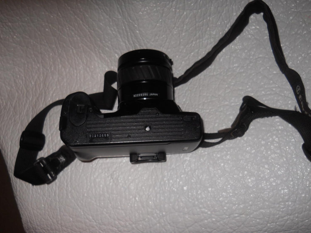 Minolta MAXXUM 5000i 35MM SLR Film camera with AF Lens Kit (Renewed)