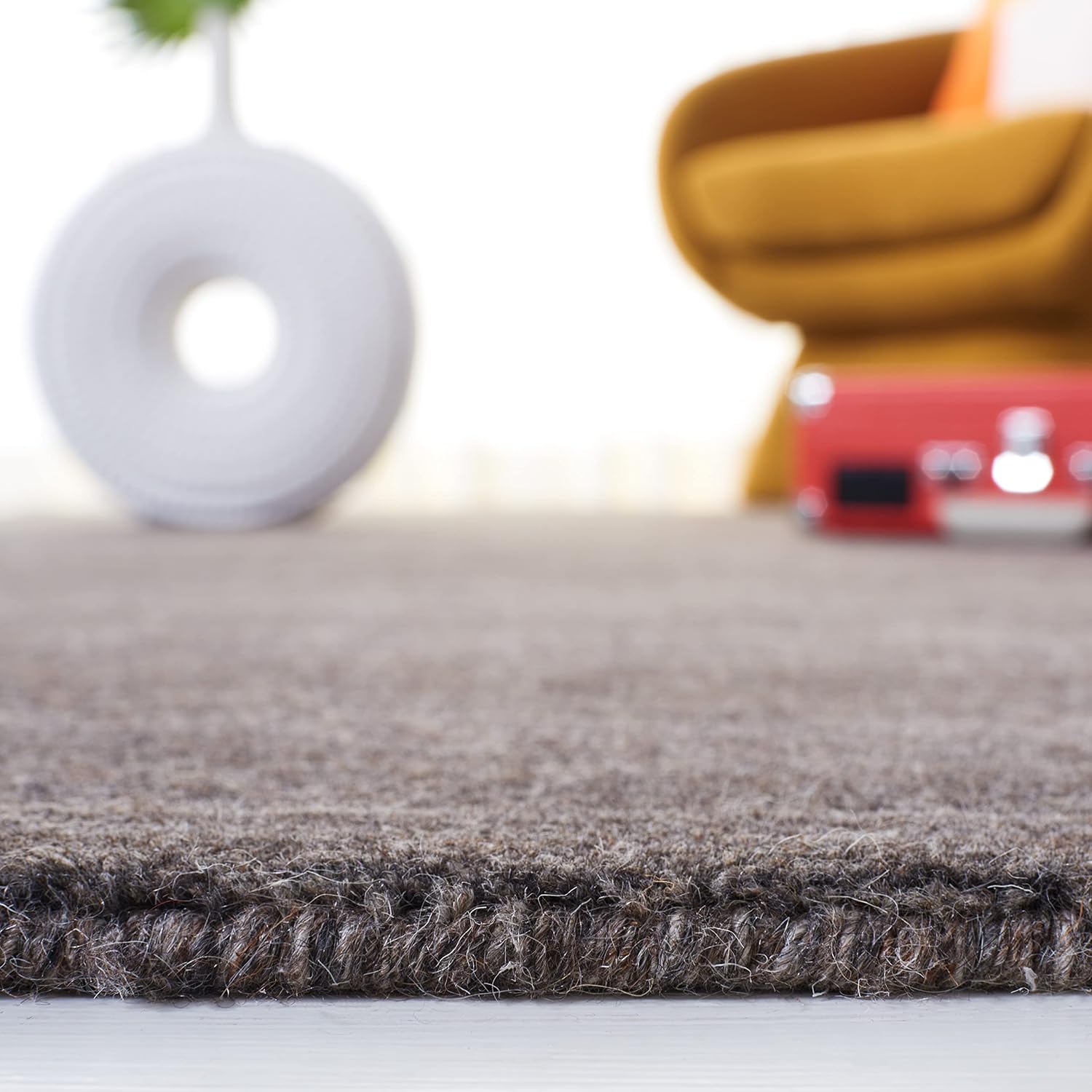 SAFAVIEH Himalaya Collection Runner Rug - 2'3' x 8', Charcoal, Handmade Wool, Ideal for High Traffic Areas in Living Room, Bedroom (HIM820D)
