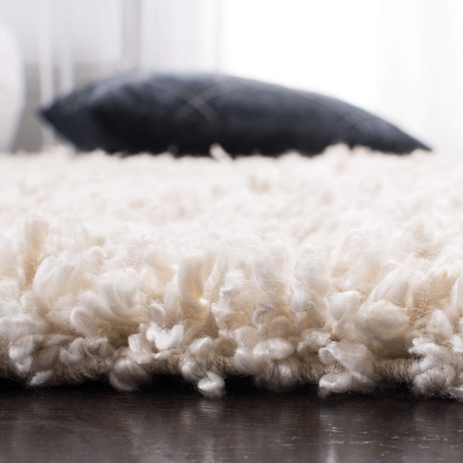 SAFAVIEH Sheep Shag Collection 5' x 8' Ivory SSG212A Handmade 1-inch Thick Area Rug