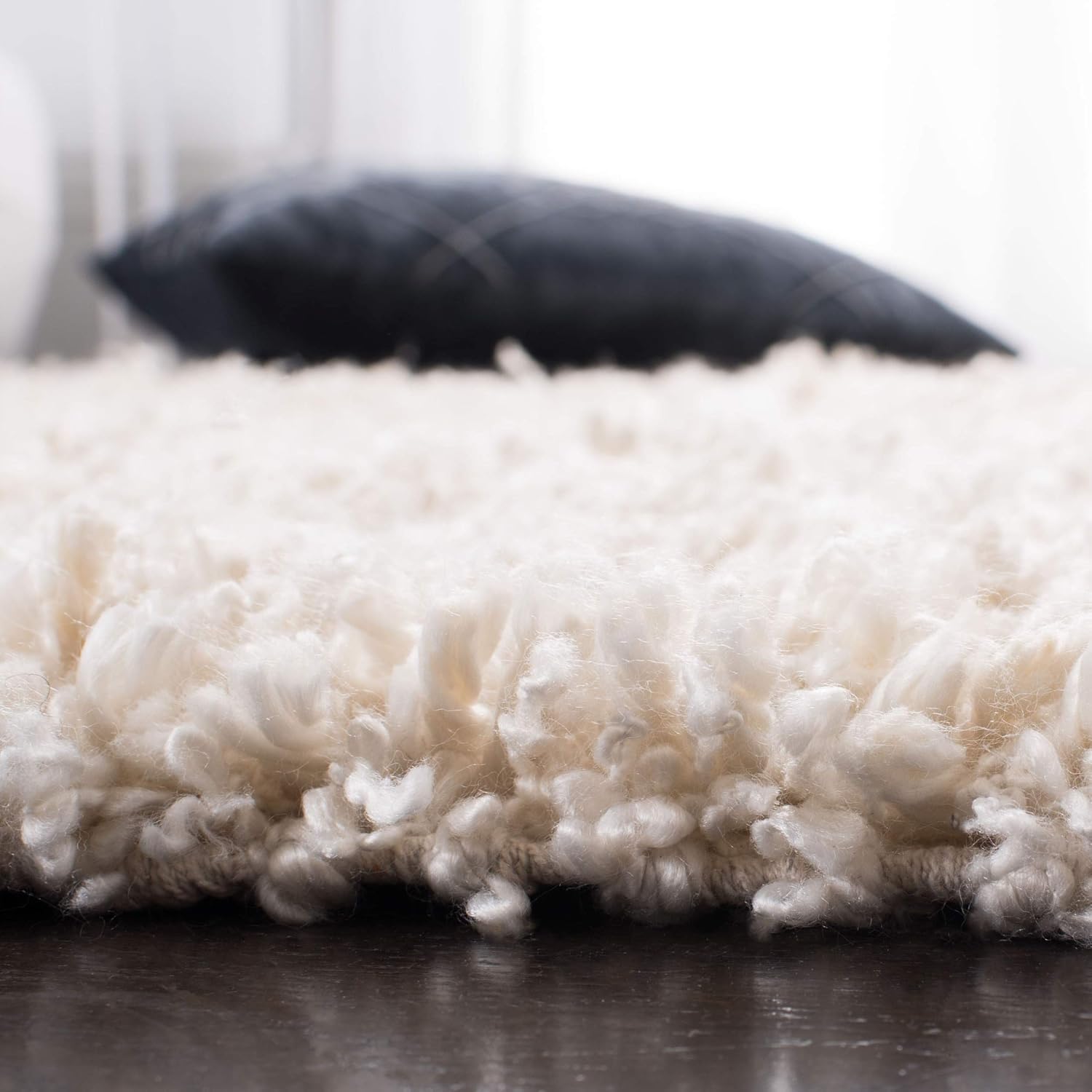 SAFAVIEH Sheep Shag Collection 8' x 10' Ivory SSG212A Handmade 1-inch Thick Area Rug