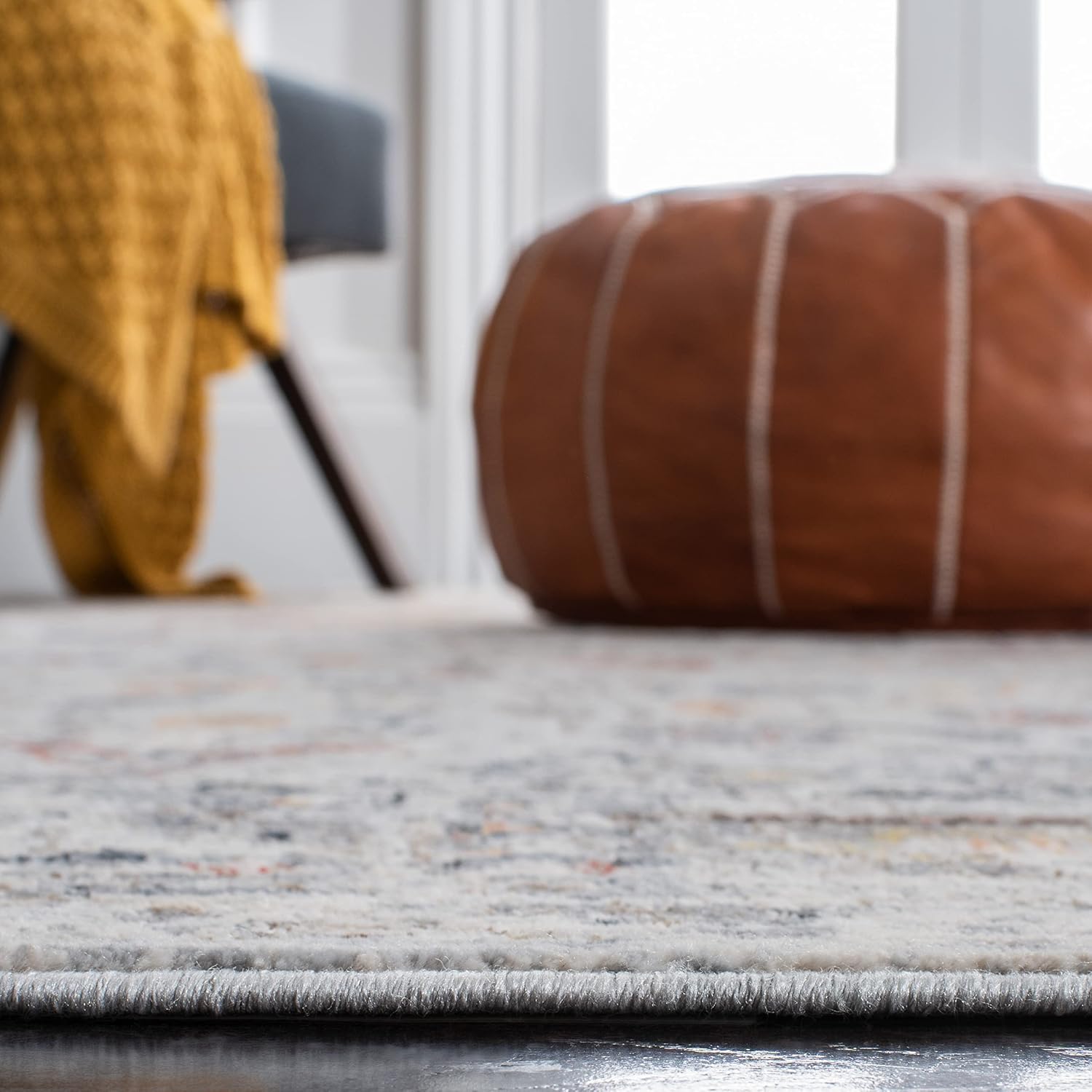 SAFAVIEH History Collection Area Rug - 9' x 12', Light Grey & Gold, Vintage Distressed Design, Non-Shedding & Easy Care, Ideal for High Traffic Areas in Living Room, Bedroom (HIS546F)