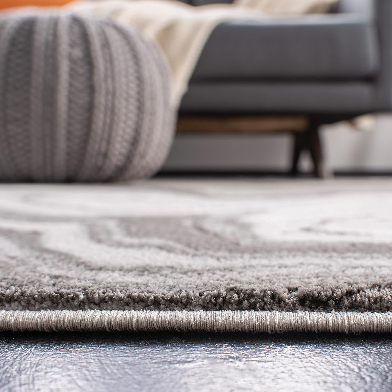 SAFAVIEH Craft Collection Runner Rug - 2'3' x 16', Grey & Silver, Modern Abstract Design, Non-Shedding & Easy Care, Ideal for High Traffic Areas in Living Room, Bedroom (CFT819G)
