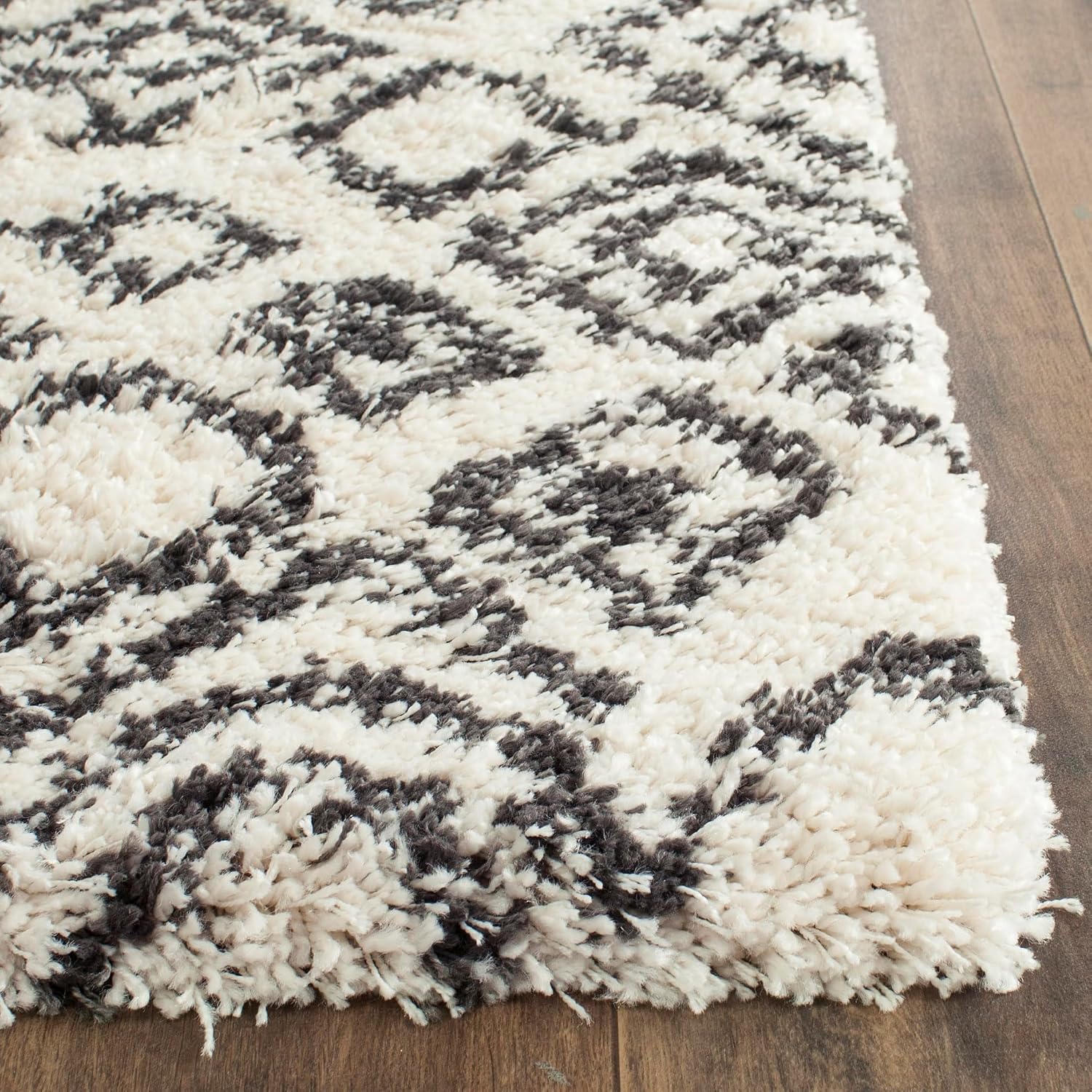 SAFAVIEH Belize Shag Collection Area Rug - 6'7' Square, Ivory & Charcoal, Boho Tribal Design, Non-Shedding & Easy Care, 2-inch Thick Ideal for High Traffic Areas in Living Room, Bedroom (SGB488B)