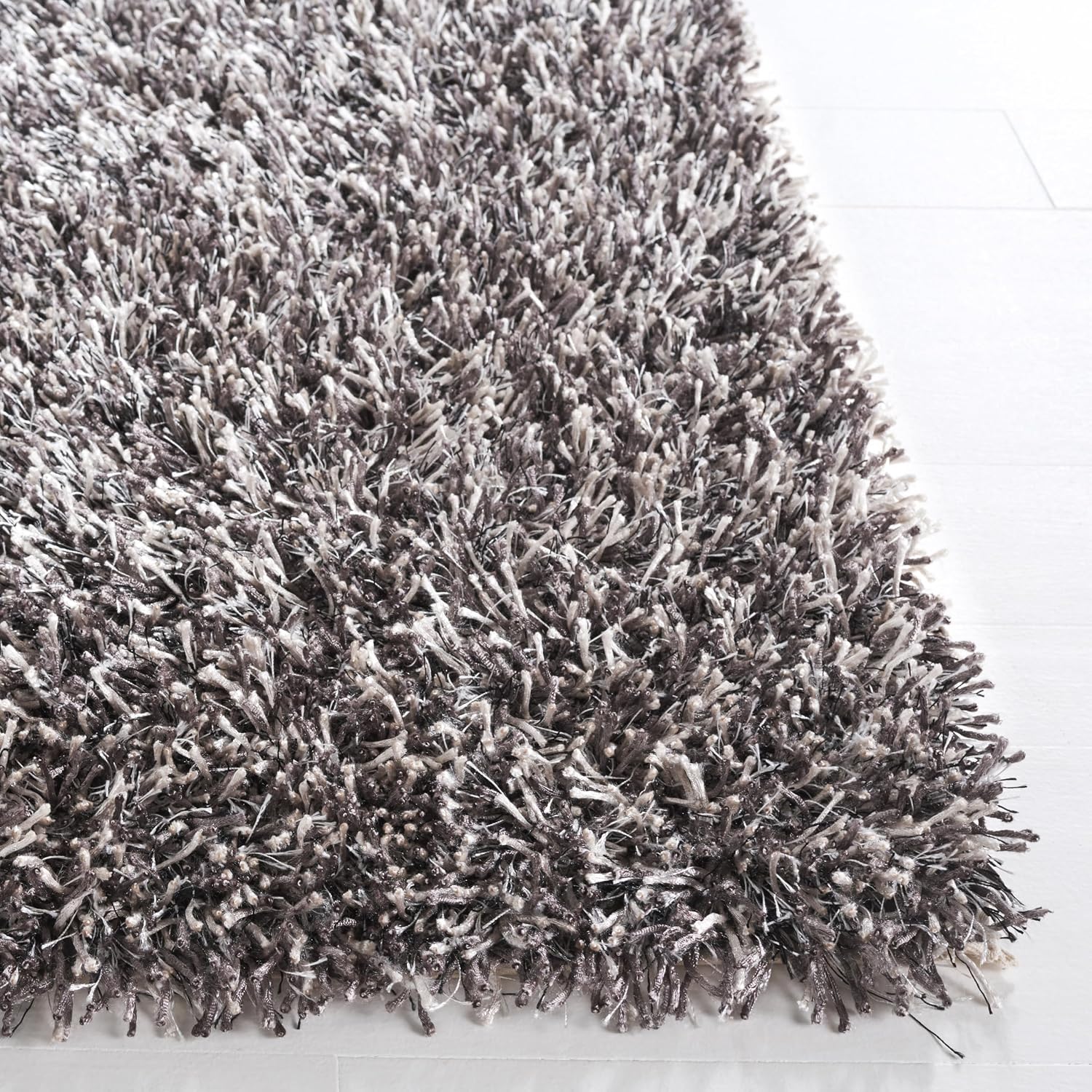 SAFAVIEH New Orleans Shag Collection Area Rug - 6' x 9', Platinum & Ivory, Handmade, 1.6-inch Thick Ideal for High Traffic Areas in Living Room, Bedroom (SG531-7612)