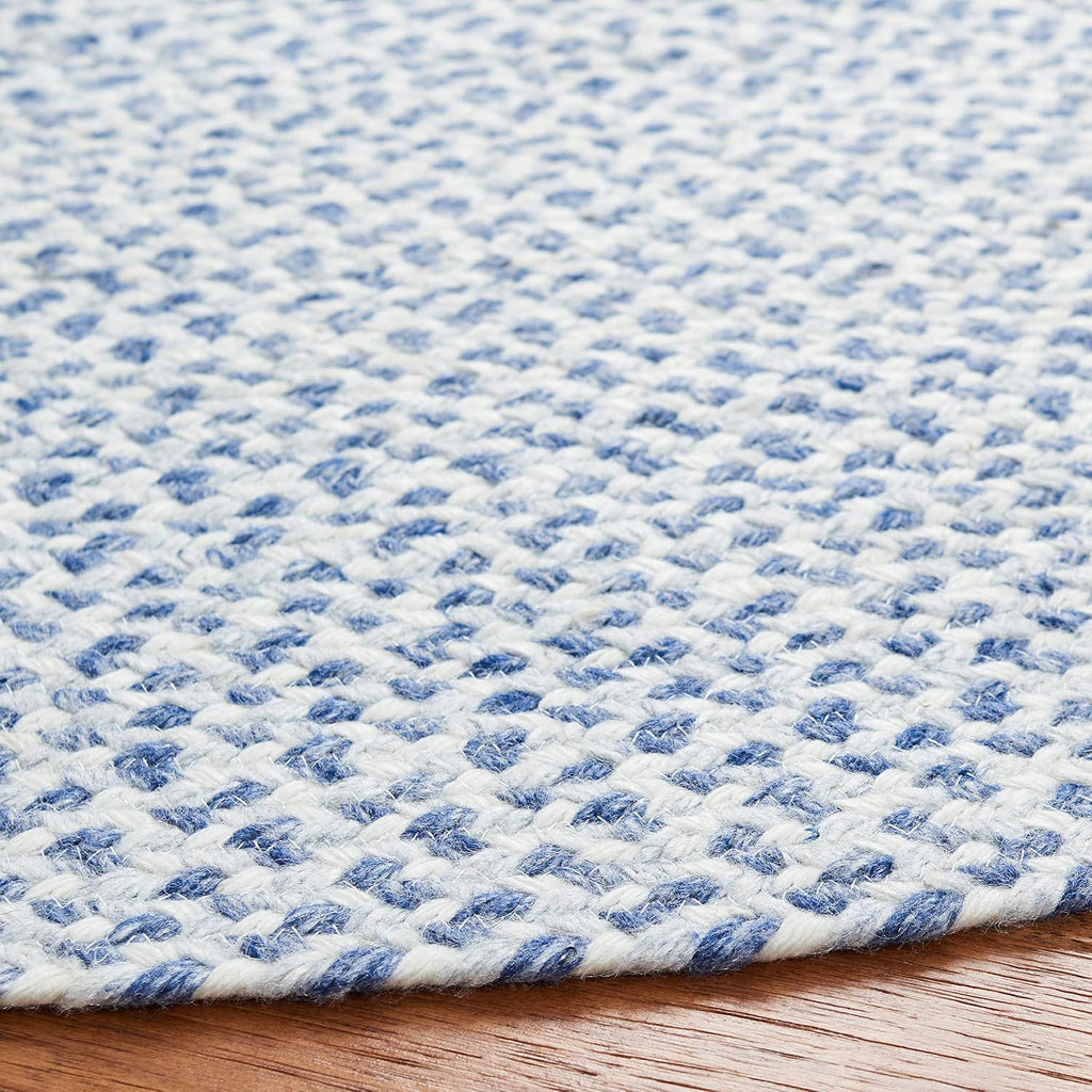 SAFAVIEH Braided Collection Area Rug - 7' Round, Blue & Ivory, Handmade Country Cottage Reversible, Ideal for High Traffic Areas in Living Room, Bedroom (BRD801M)
