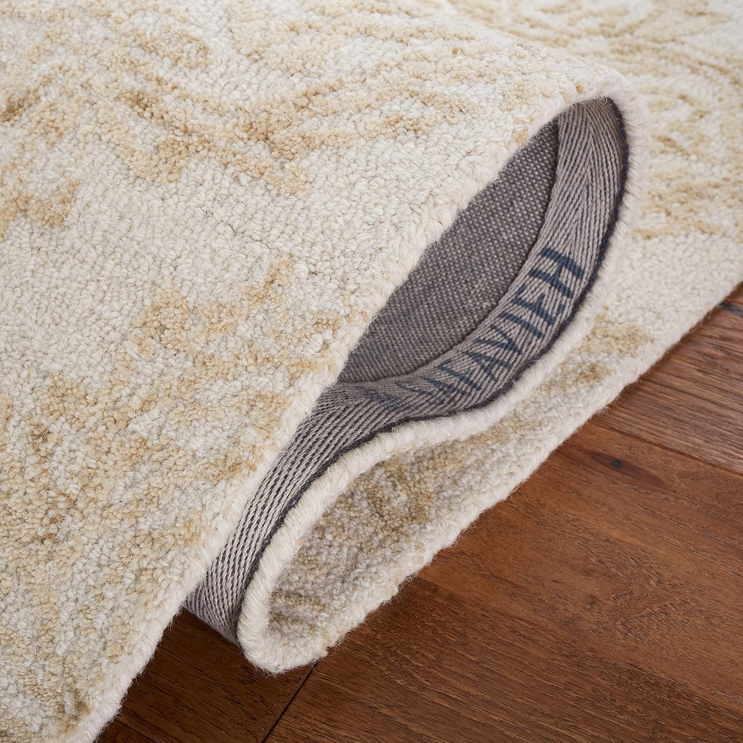 SAFAVIEH Abstract Collection Accent Rug - 2' x 3', Ivory & Beige, Handmade Wool, Ideal for High Traffic Areas in Entryway, Living Room, Bedroom (ABT346B)