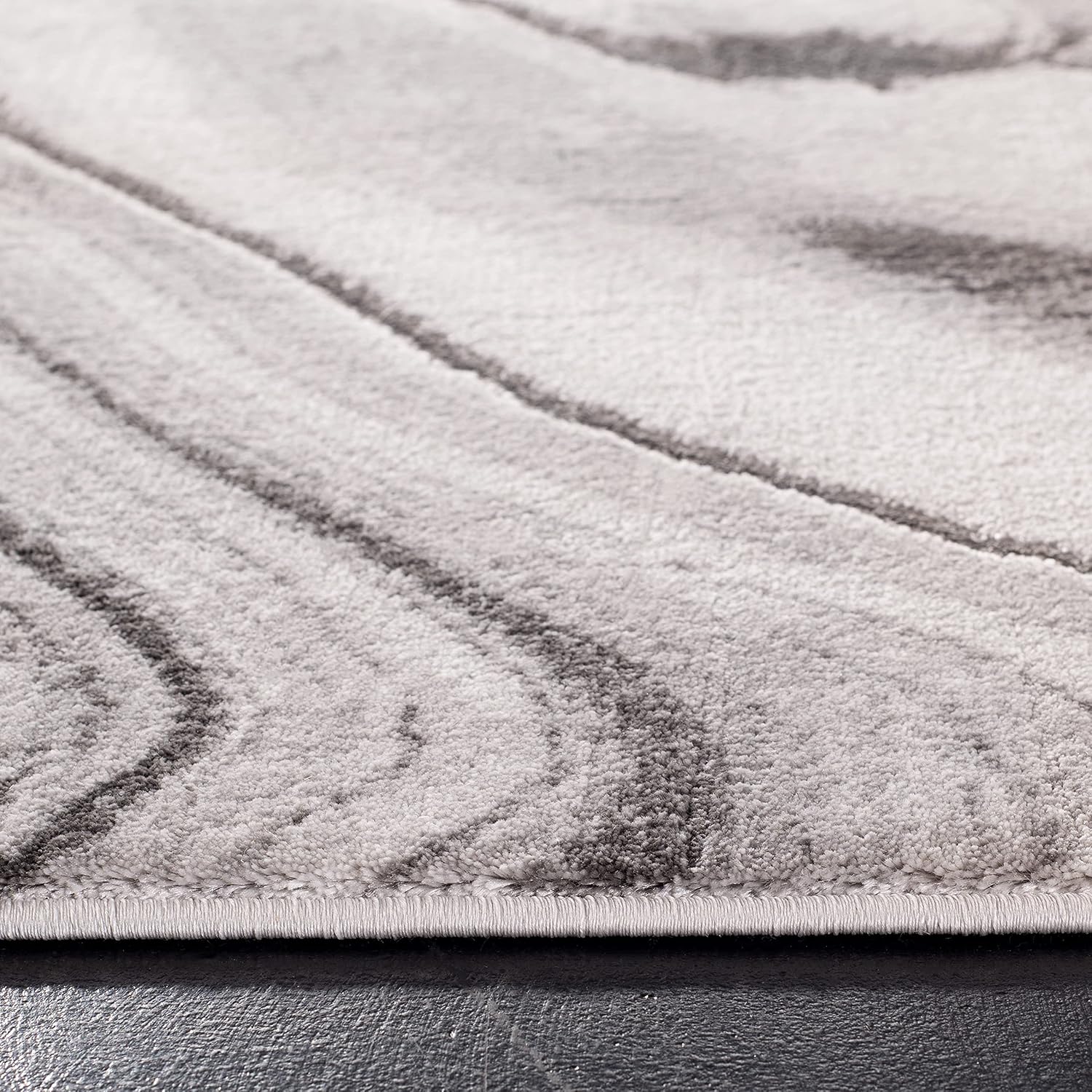 SAFAVIEH Craft Collection Runner Rug - 2'3' x 16', Grey & Silver, Modern Abstract Design, Non-Shedding & Easy Care, Ideal for High Traffic Areas in Living Room, Bedroom (CFT819G)