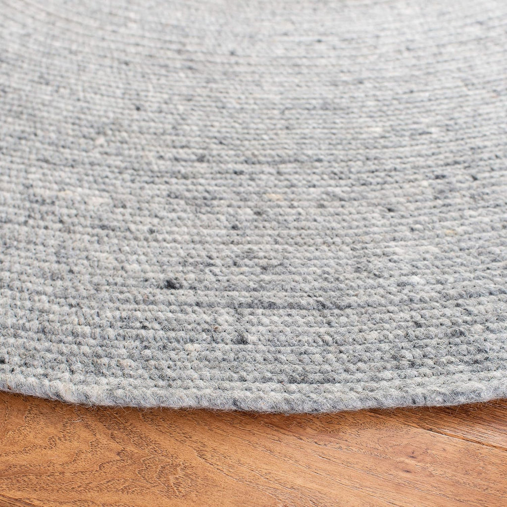 SAFAVIEH Braided Collection Area Rug - 6' Round, Grey, Handmade Country Cottage Reversible Wool, Ideal for High Traffic Areas in Living Room, Bedroom (BRD901F)
