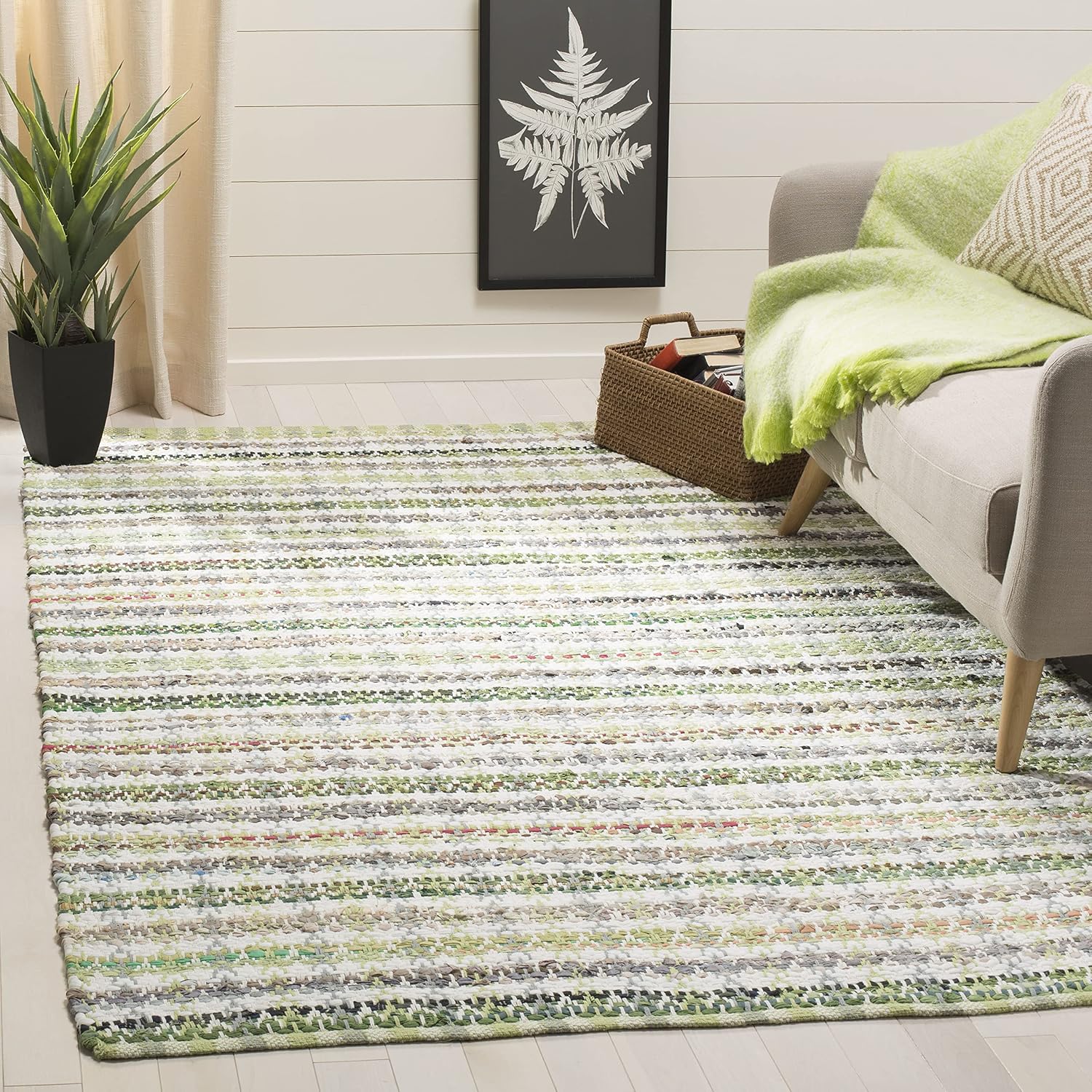 SAFAVIEH Montauk Collection Area Rug - 5' x 8', Green & Multi, Handmade Cotton, Ideal for High Traffic Areas in Living Room, Bedroom (MTK950G)