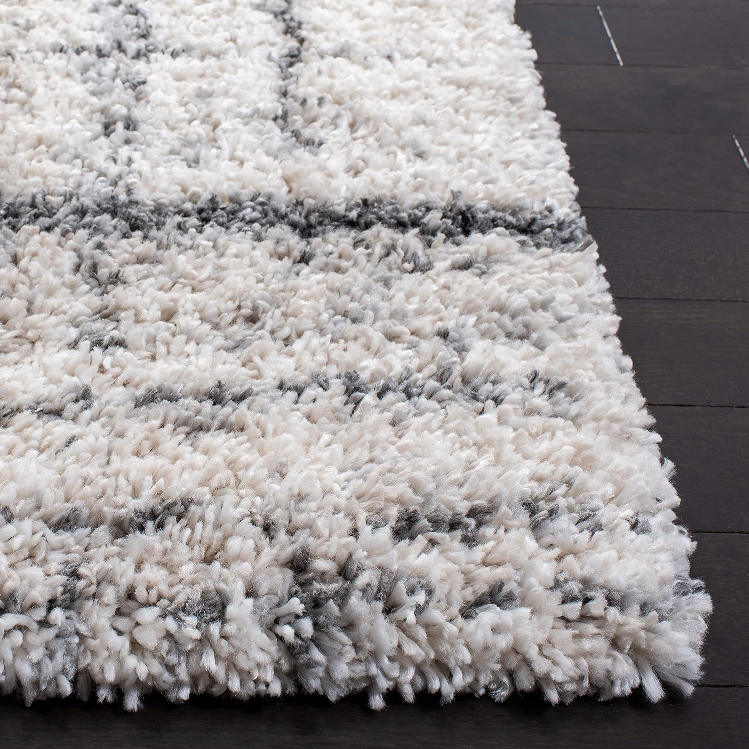 SAFAVIEH Fontana Shag Collection Area Rug - 6'7' Square, Ivory & Grey, Modern Design, Non-Shedding & Easy Care, 2-inch Thick Ideal for High Traffic Areas in Living Room, Bedroom (FNT855A)