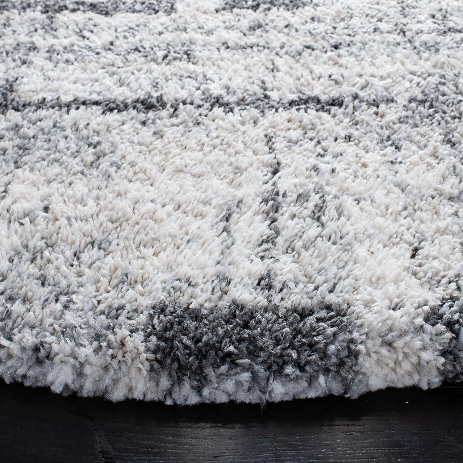 SAFAVIEH Fontana Shag Collection Area Rug - 6'7' Square, Ivory & Grey, Modern Design, Non-Shedding & Easy Care, 2-inch Thick Ideal for High Traffic Areas in Living Room, Bedroom (FNT855A)