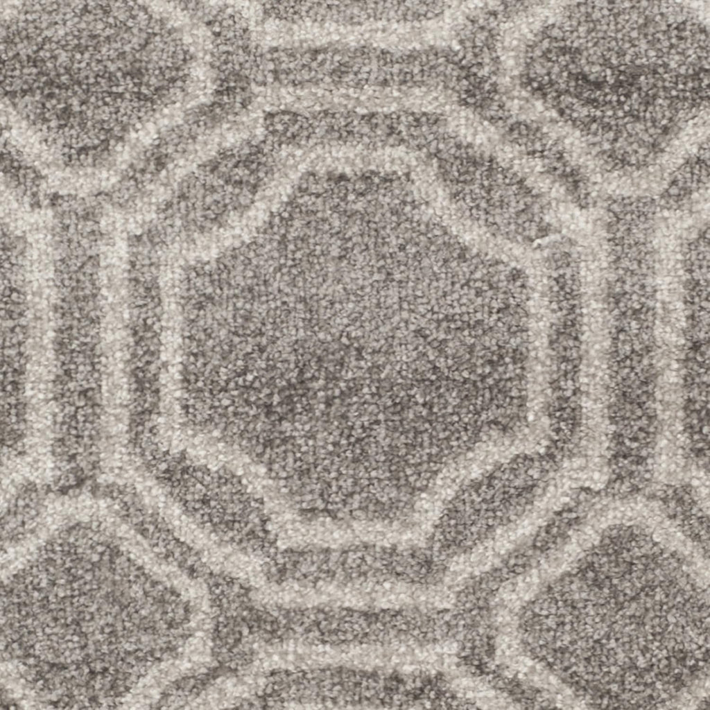 SAFAVIEH Amherst Collection Accent Rug - 2'6' x 4', Grey & Light Grey, Geometric Design, Non-Shedding & Easy Care, Ideal for High Traffic Areas in Entryway, Living Room, Bedroom (AMT411C)