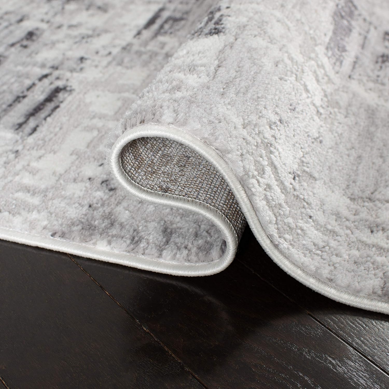 SAFAVIEH Amelia Collection Area Rug - 6' x 9', Grey & Charcoal, Modern Abstract Distressed Design, Non-Shedding & Easy Care, Ideal for High Traffic Areas in Living Room, Bedroom (ALA786F)