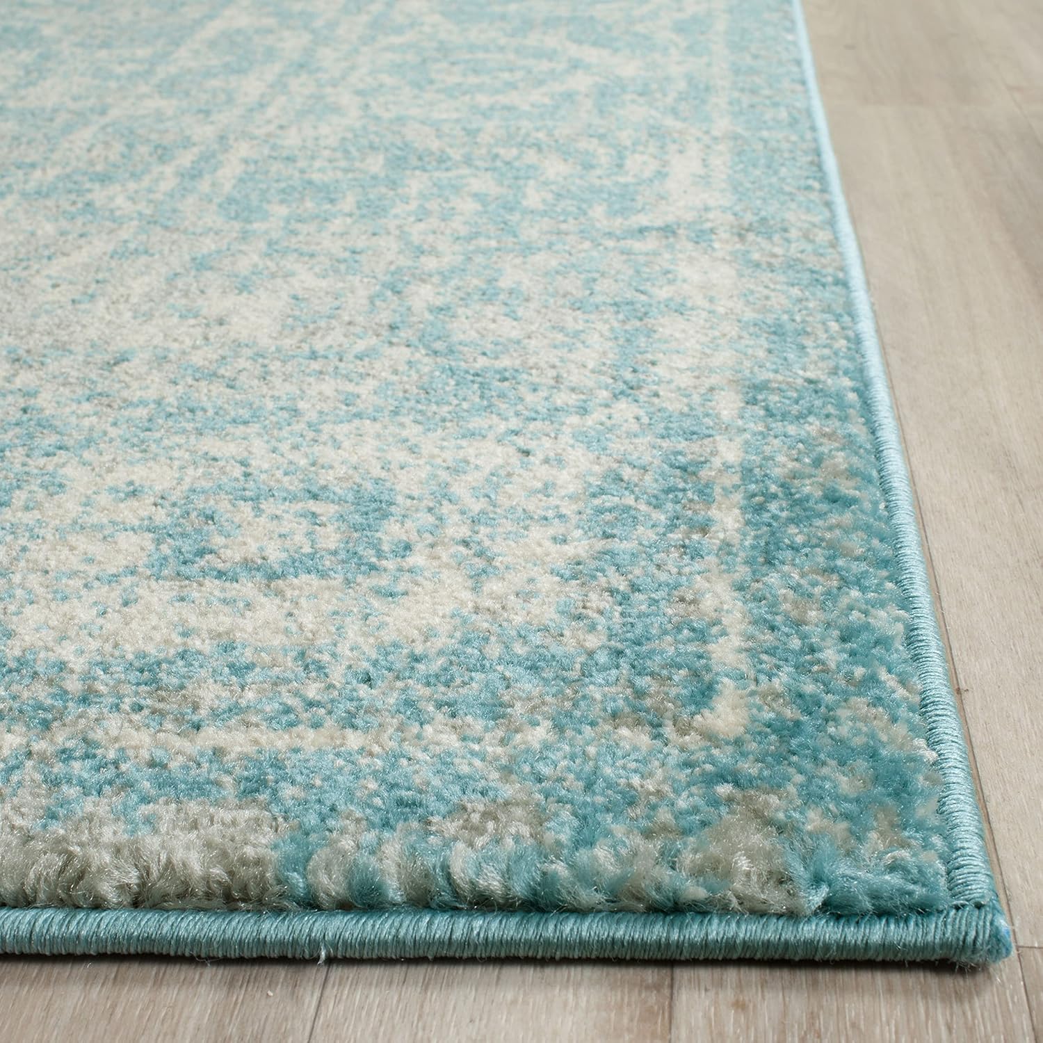 SAFAVIEH Evoke Collection Area Rug - 9' x 12', Light Blue & Ivory, Shabby Chic Distressed Design, Non-Shedding & Easy Care, Ideal for High Traffic Areas in Living Room, Bedroom (EVK270D)