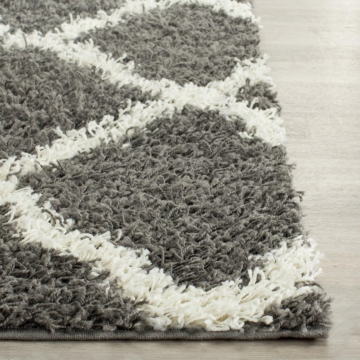 SAFAVIEH Dallas Shag Collection Area Rug - 6' x 9', Dark Grey & Ivory, Trellis Design, Non-Shedding & Easy Care, 1.5-inch Thick Ideal for High Traffic Areas in Living Room, Bedroom (SGD257A)