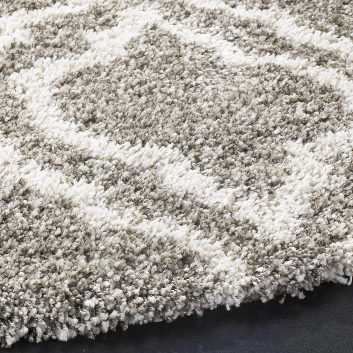 SAFAVIEH Hudson Shag Collection Area Rug - 7' Square, Grey & Ivory, Moroccan Design, Non-Shedding & Easy Care, 2-inch Thick Ideal for High Traffic Areas in Living Room, Bedroom (SGH284B)