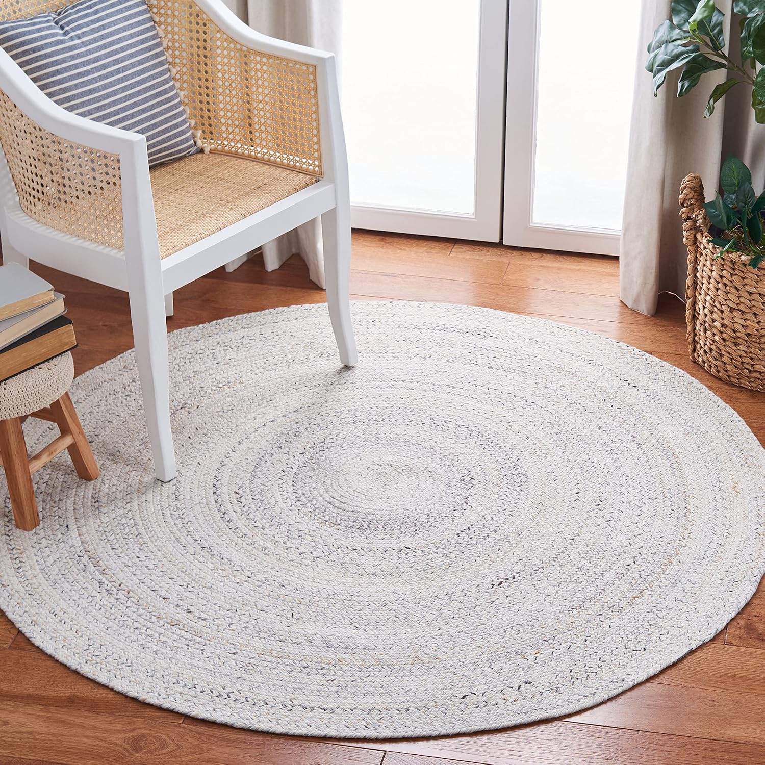 SAFAVIEH Braided Collection Area Rug - 9' Round, Ivory, Flat Weave Country Cottage Reversible Design, Non-Shedding & Easy Care, Ideal for High Traffic Areas in Living Room, Bedroom (BRD851A)