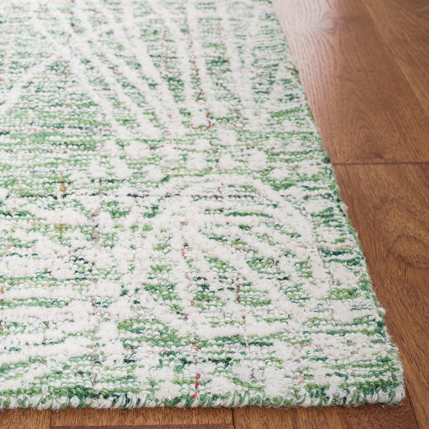 SAFAVIEH Metro Collection Accent Rug - 4' x 6', Green & Ivory, Handmade Floral Wool, Ideal for High Traffic Areas in Entryway, Living Room, Bedroom (MET875Y)
