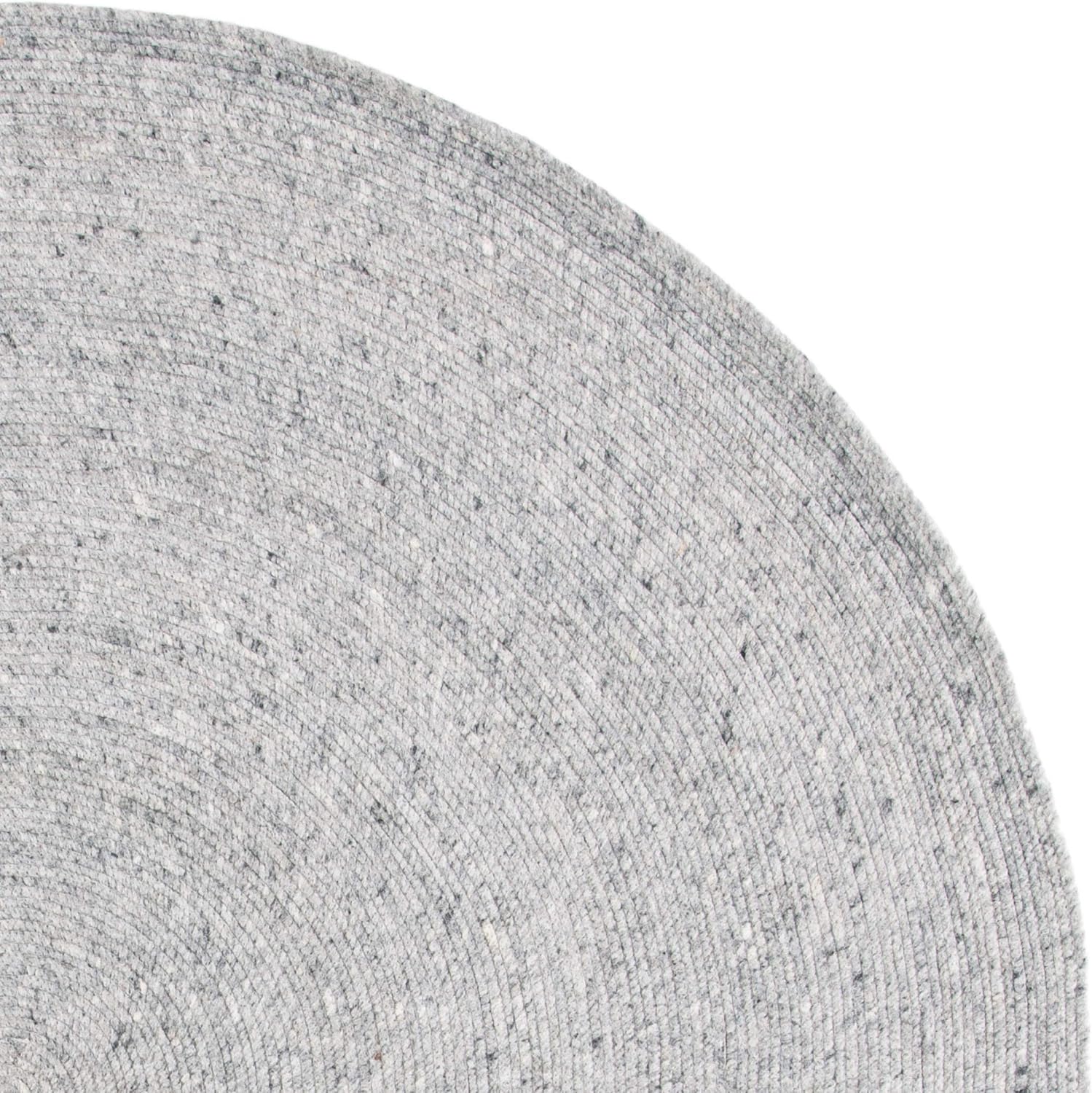 SAFAVIEH Braided Collection Area Rug - 6' Round, Grey, Handmade Country Cottage Reversible Wool, Ideal for High Traffic Areas in Living Room, Bedroom (BRD901F)