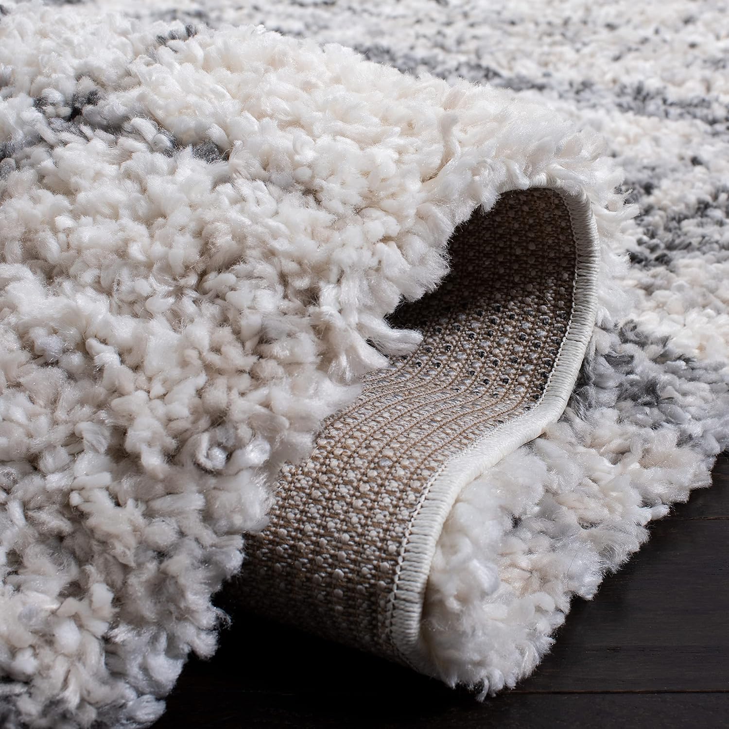 SAFAVIEH Fontana Shag Collection Area Rug - 6'7' Square, Ivory & Grey, Modern Design, Non-Shedding & Easy Care, 2-inch Thick Ideal for High Traffic Areas in Living Room, Bedroom (FNT855A)