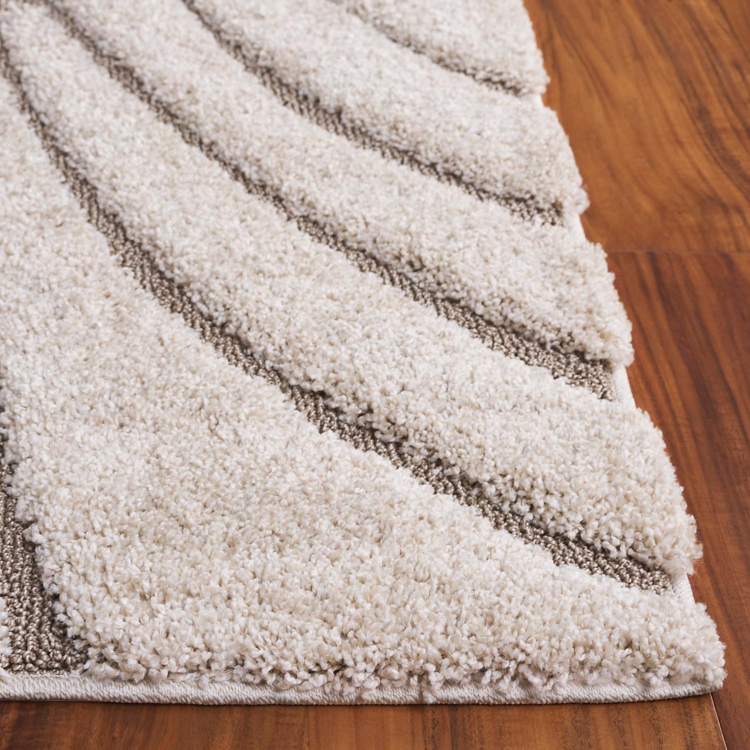 SAFAVIEH Florida Shag Collection Runner Rug - 2'3' x 17', Cream & Beige, Non-Shedding & Easy Care, 1.2-inch Thick Ideal for High Traffic Areas in Living Room, Bedroom (SG471-1113)