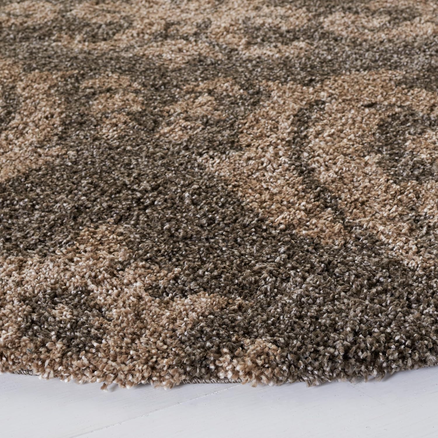 SAFAVIEH Florida Shag Collection Area Rug - 6'7' Round, Smoke & Beige, Damask Design, Non-Shedding & Easy Care, 1.2-inch Thick Ideal for High Traffic Areas in Living Room, Bedroom (SG460-7913)