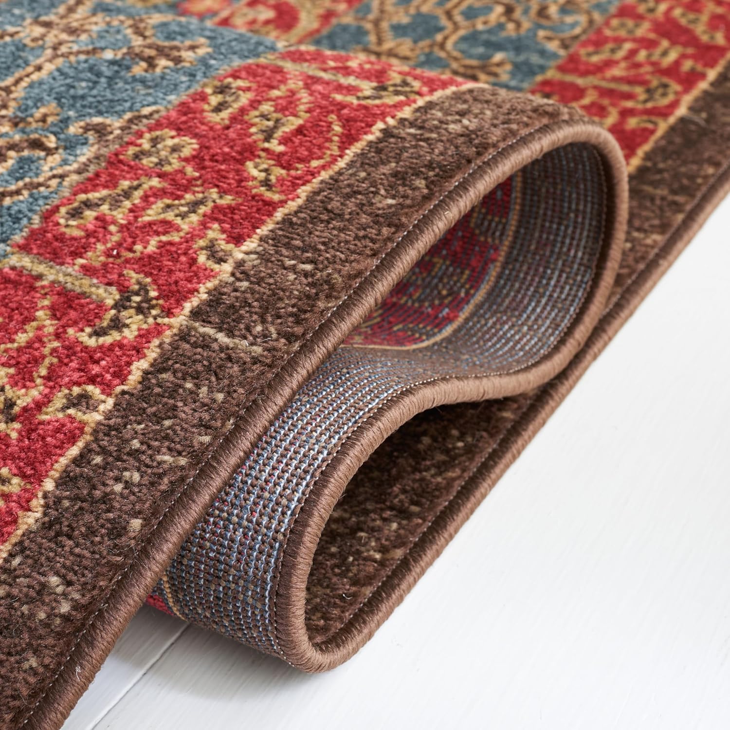 SAFAVIEH Mahal Collection Area Rug - 9' Round, Navy & Red, Traditional Oriental Design, Non-Shedding & Easy Care, Ideal for High Traffic Areas in Living Room, Bedroom (MAH620C)