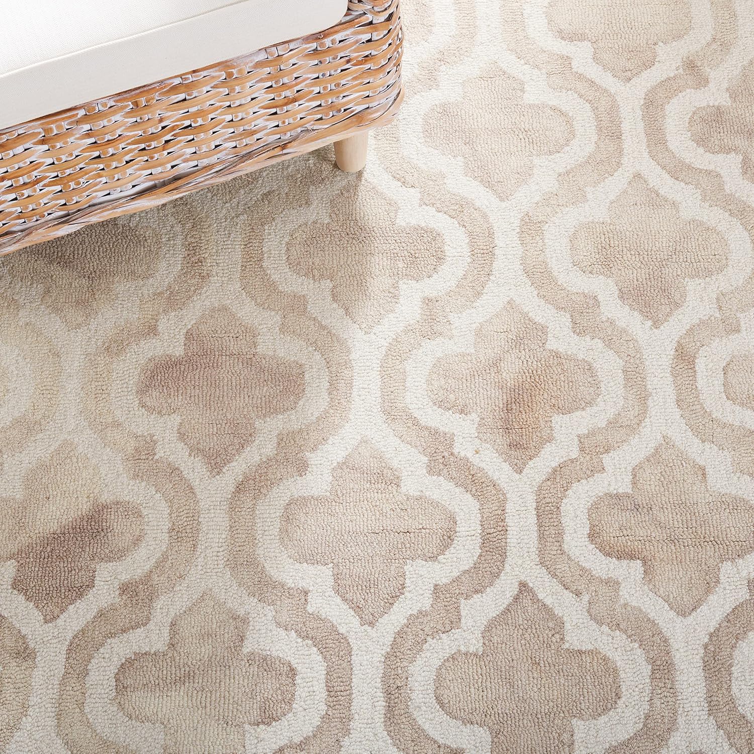 SAFAVIEH Dip Dye Collection Area Rug - 5' x 8', Beige & Ivory, Handmade Moroccan Watercolor Wool, Ideal for High Traffic Areas in Living Room, Bedroom (DDY537G)