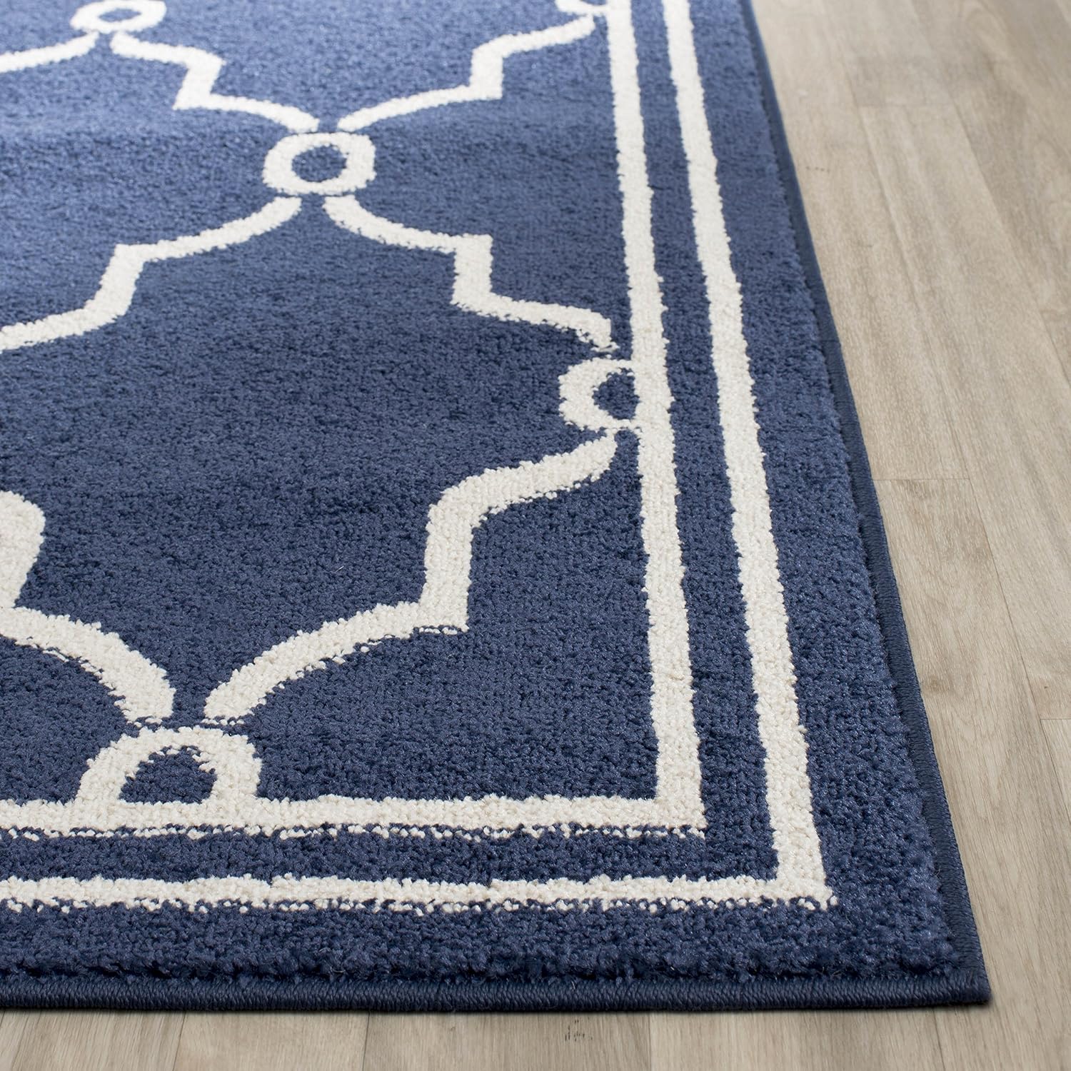 SAFAVIEH Amherst Collection Area Rug - 9' x 12', Navy & Beige, Trellis Design, Non-Shedding & Easy Care, Ideal for High Traffic Areas in Living Room, Bedroom (AMT414P)