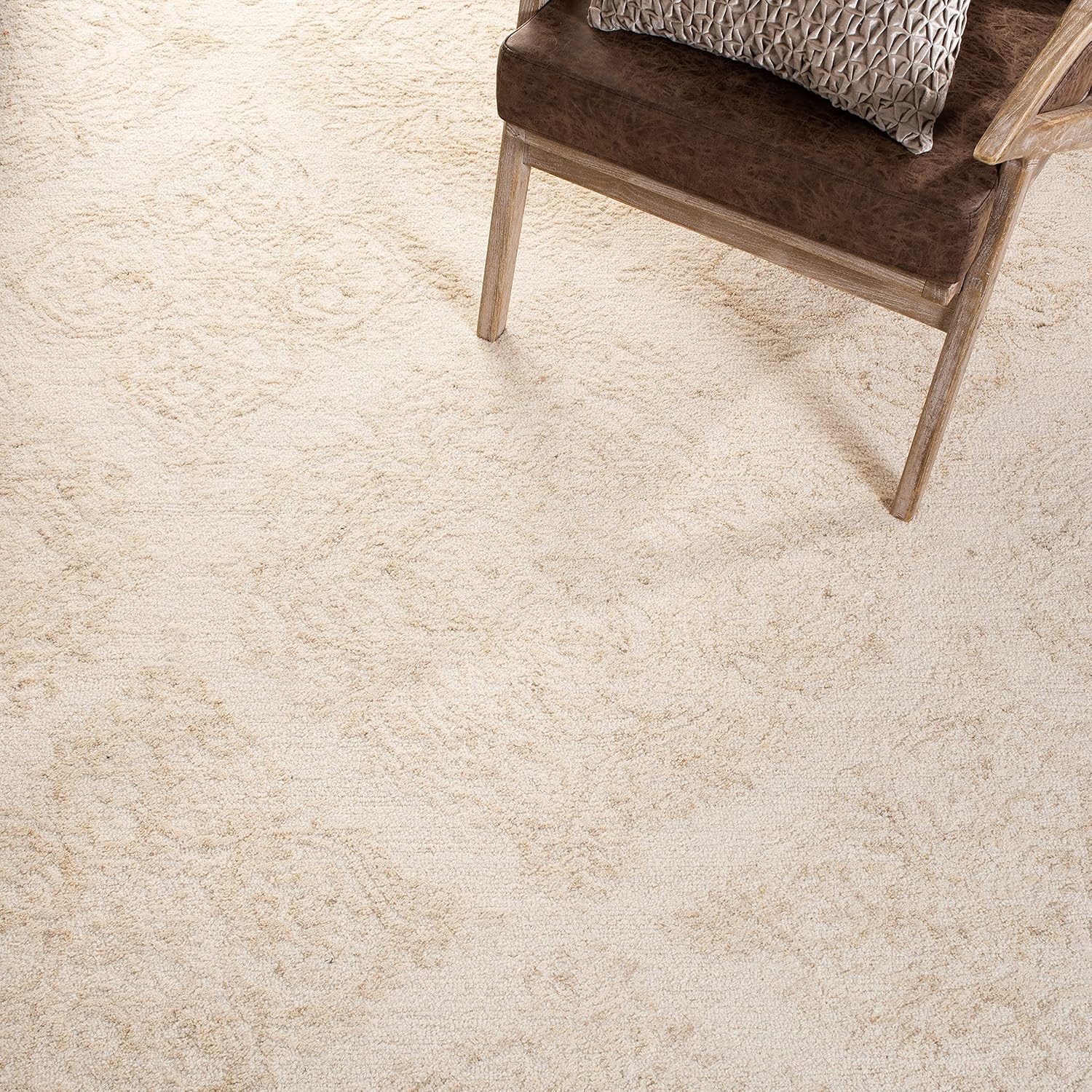 SAFAVIEH Abstract Collection Accent Rug - 2' x 3', Ivory & Beige, Handmade Wool, Ideal for High Traffic Areas in Entryway, Living Room, Bedroom (ABT346B)