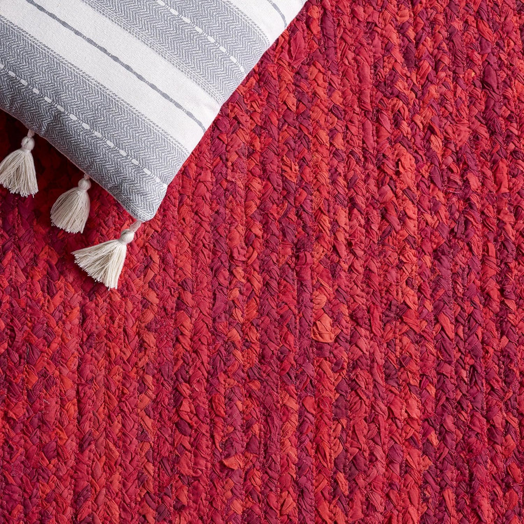 SAFAVIEH Braided Collection Oval Rug - 5' x 8' Oval, Red & Multicolored, Casual Design, Ideal for High Traffic Areas in Kitchen, Bedroom & Home Office (BRD451Q-5OV)