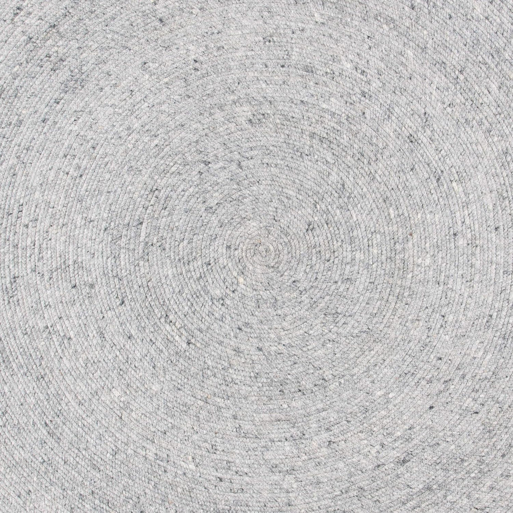 SAFAVIEH Braided Collection Area Rug - 6' Round, Grey, Handmade Country Cottage Reversible Wool, Ideal for High Traffic Areas in Living Room, Bedroom (BRD901F)