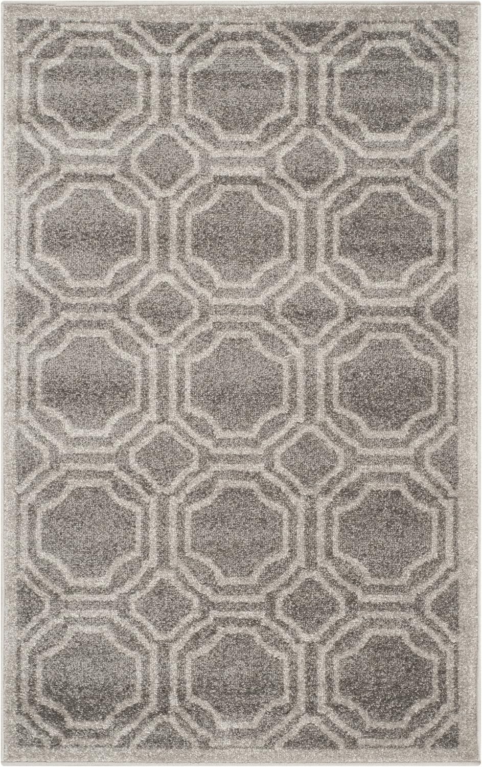 SAFAVIEH Amherst Collection Accent Rug - 2'6' x 4', Grey & Light Grey, Geometric Design, Non-Shedding & Easy Care, Ideal for High Traffic Areas in Entryway, Living Room, Bedroom (AMT411C)