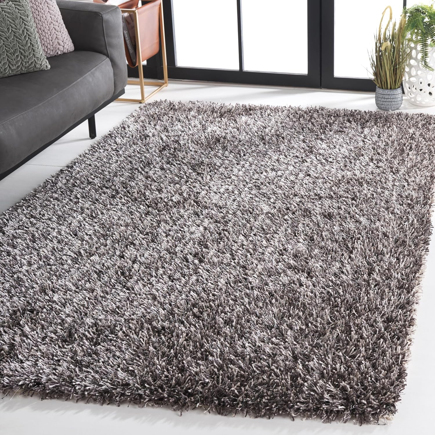 SAFAVIEH New Orleans Shag Collection Area Rug - 6' x 9', Platinum & Ivory, Handmade, 1.6-inch Thick Ideal for High Traffic Areas in Living Room, Bedroom (SG531-7612)