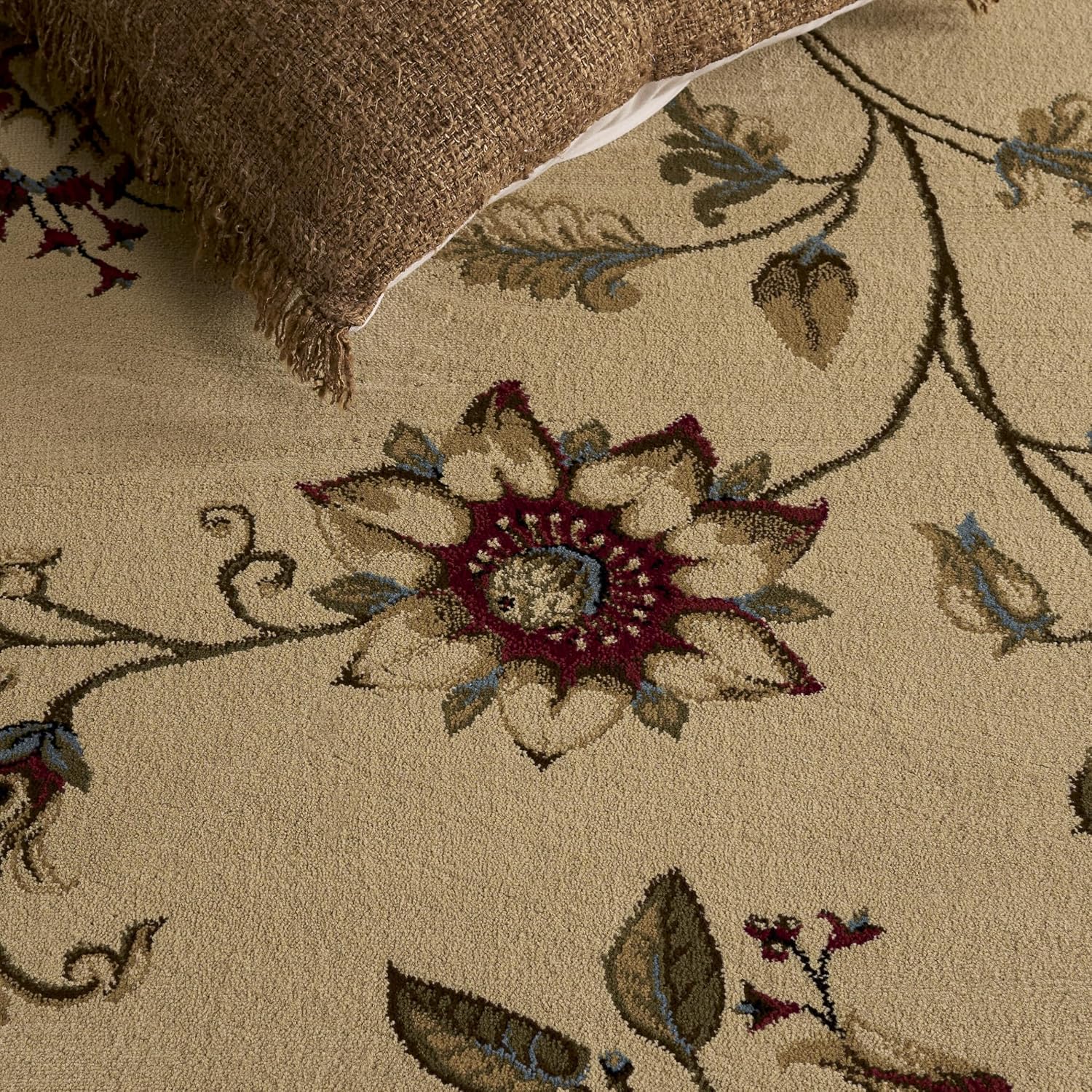 SAFAVIEH Lyndhurst Collection Area Rug - 5'3' x 7'6', Ivory & Multi, Traditional Floral Design, Non-Shedding & Easy Care, Ideal for High Traffic Areas in Living Room, Bedroom (LNH552-1291)