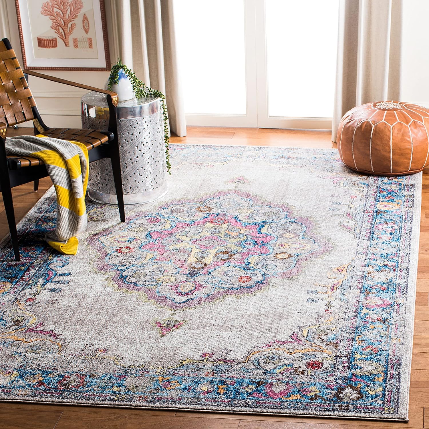 SAFAVIEH Bristol Collection Area Rug - 6' x 9', Light Grey & Blue, Boho Chic Medallion Distressed Design, Non-Shedding & Easy Care, Ideal for High Traffic Areas in Living Room, Bedroom (BTL343A)