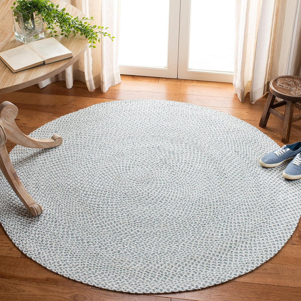 SAFAVIEH Braided Collection Area Rug - 6' Round, Silver & Ivory, Handmade Country Cottage Reversible, Ideal for High Traffic Areas in Living Room, Bedroom (BRD801G)