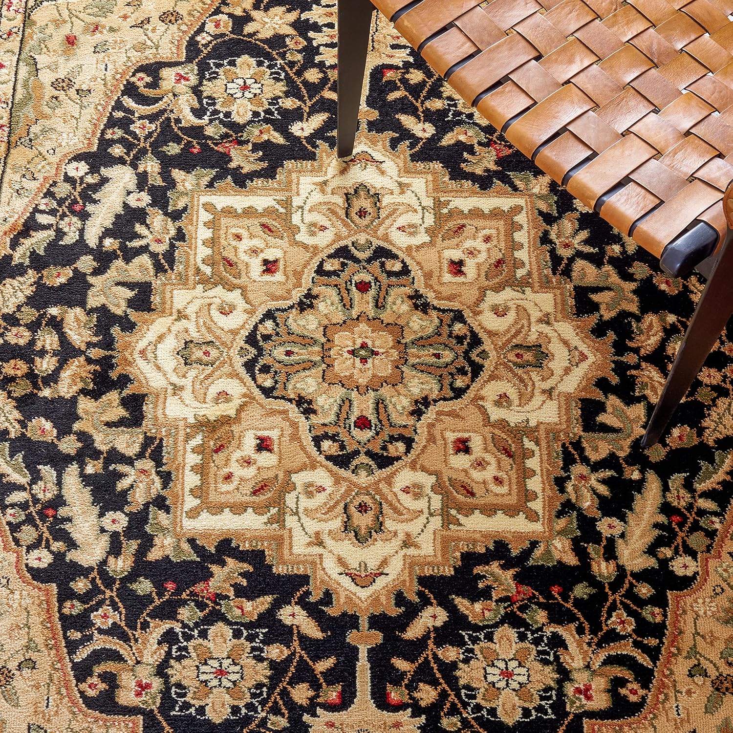 SAFAVIEH Lyndhurst Collection Area Rug - 8' x 10', Black & Red, Traditional Oriental Design, Non-Shedding & Easy Care, Ideal for High Traffic Areas in Living Room, Bedroom (LNH330Y)