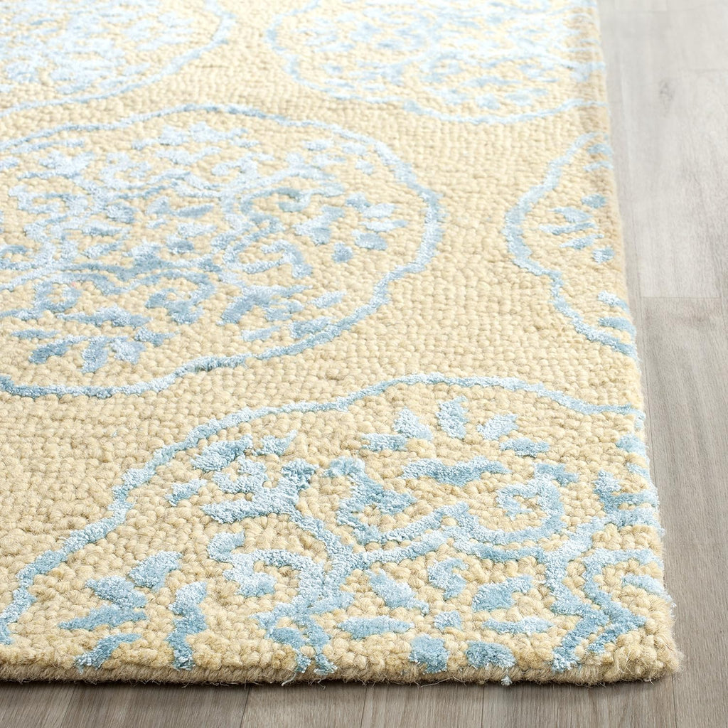 SAFAVIEH Bella Collection Area Rug - 6' Square, Beige & Blue, Handmade Wool, Ideal for High Traffic Areas in Living Room, Bedroom (BEL711C)