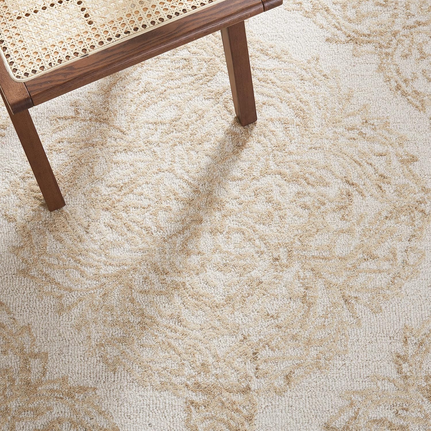 SAFAVIEH Abstract Collection Accent Rug - 2' x 3', Ivory & Beige, Handmade Wool, Ideal for High Traffic Areas in Entryway, Living Room, Bedroom (ABT346B)